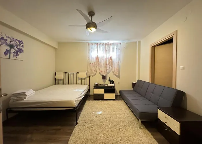 Anca * PalaiónTsiflíkion